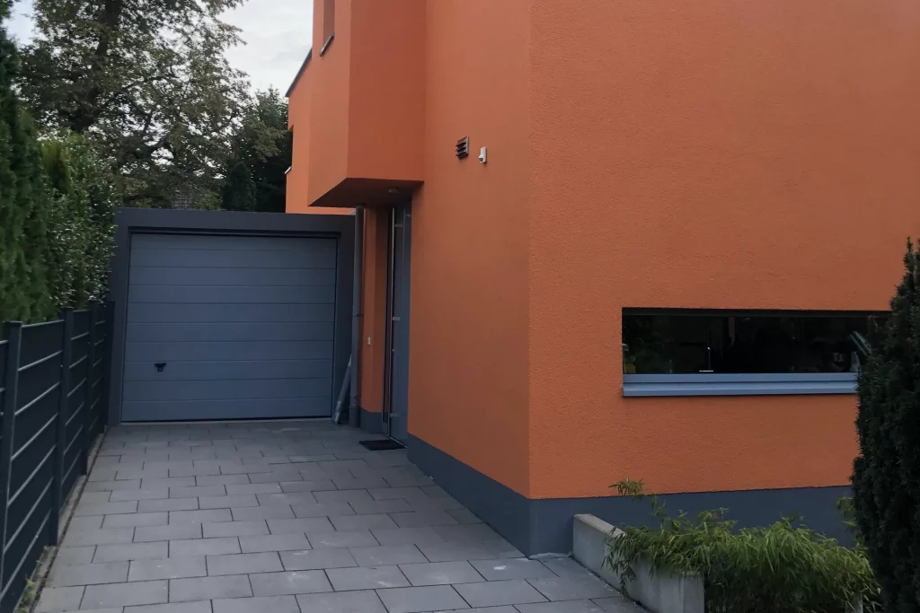 Fassadensanierung und Farbkonzept für ein Konzepthaus in München